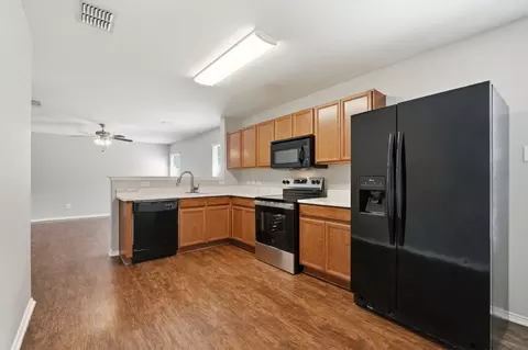 Kitchen - 2002 Kickapoo Trl, Heartland, TX 75126 photo 4 of 4