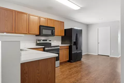 Kitchen - 2002 Kickapoo Trl, Heartland, TX 75126 photo 2 of 4