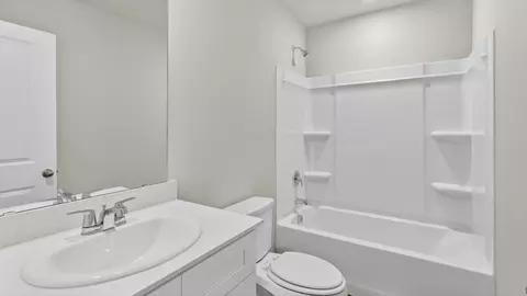 Bath - 5540 Flannel Ln, Krum, TX 76249 photo 2 of 2