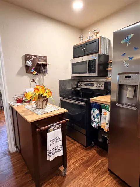 Kitchen - 230 Treasure Bch, Comanche, TX 76442 photo 2 of 2