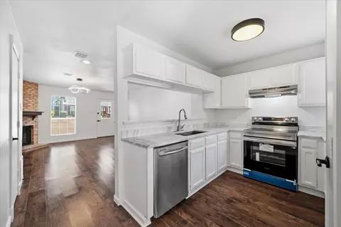 Kitchen - 41 Abbey Rd, Euless, TX 76039 photo 1 of 4