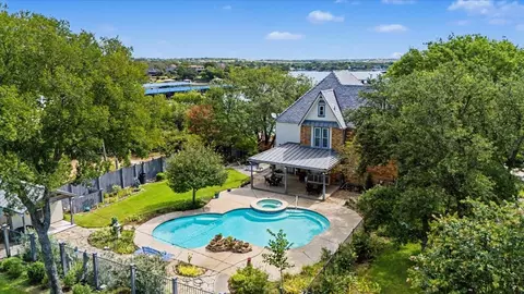 8941 Crest Wood Dr, Fort Worth, TX 76179