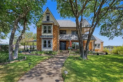 8941 Crest Wood Dr, Fort Worth, TX 76179