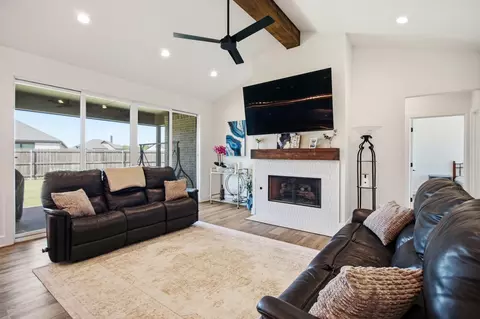 Living - 5002 Quesnel Ct, Abilene, TX 79606 photo 3 of 4
