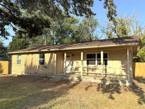 506 Walnut St, Collinsville, TX 76233