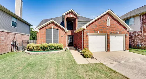3925 Silver Meadow Ln, Grand Prairie, TX 75052