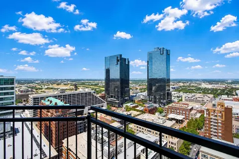 500 Throckmorton St #2202, Fort Worth, TX 76102