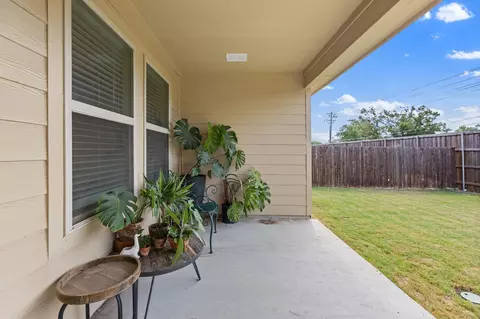 Exterior - 1012 Euston St, Denton, TX 76209 photo 5 of 8