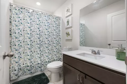 Bath - 1012 Euston St, Denton, TX 76209 photo 3 of 4
