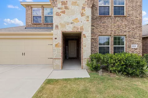 Exterior - 1012 Euston St, Denton, TX 76209 photo 4 of 8