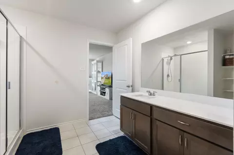Bath - 1012 Euston St, Denton, TX 76209 photo 2 of 4