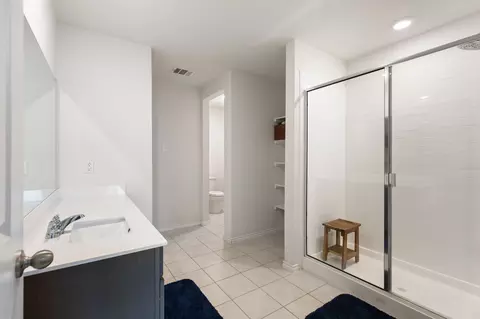Bath - 1012 Euston St, Denton, TX 76209 photo 1 of 4