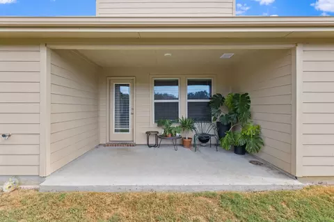 Exterior - 1012 Euston St, Denton, TX 76209 photo 6 of 8