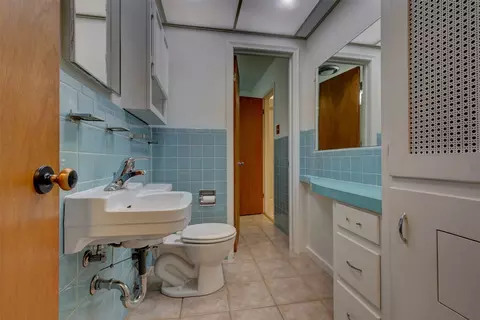 Bath - 2012 Mountainview Dr, Waco, TX 76710 photo 1 of 3