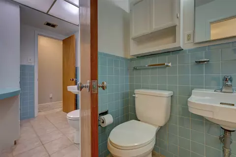 Bath - 2012 Mountainview Dr, Waco, TX 76710 photo 2 of 3