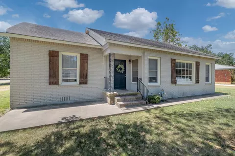 805 S Tyler St, Mcgregor, TX 76657