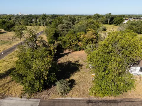 604 Johnson St, Waco, TX 76705 photo 3