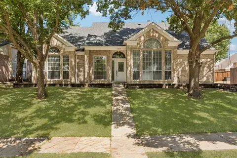 8113 Pickard Dr, Rowlett, TX 75088
