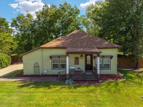 220 E Holley St, Alba, TX 75410