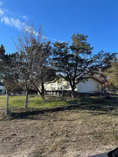 163 Edgehill Dr, Azle, TX 76020