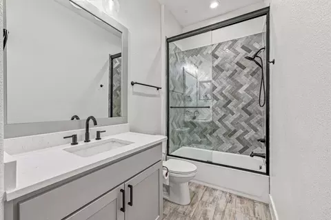 Bath - 8140 Lavender Rd, Springtown, TX 76082 photo 4 of 5