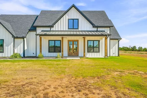 Exterior - 8140 Lavender Rd, Springtown, TX 76082 photo 2 of 9