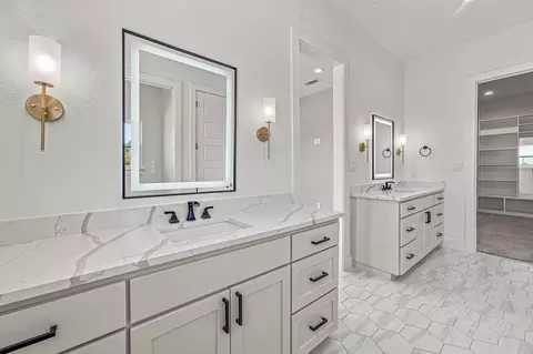 Bath - 8140 Lavender Rd, Springtown, TX 76082 photo 2 of 5