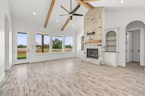 Living - 8140 Lavender Rd, Springtown, TX 76082 photo 2 of 5