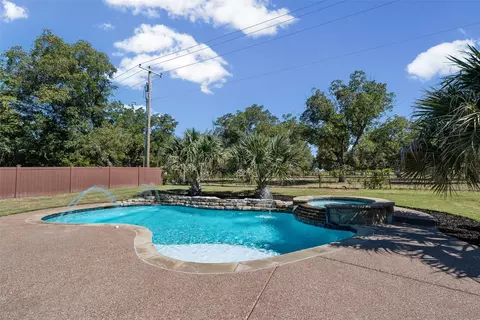 9719 Ravenswood Rd, Granbury, TX 76049