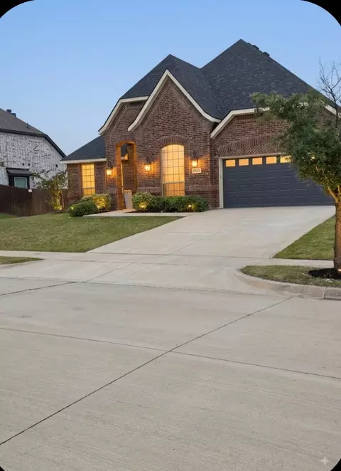 1533 Pierce St, Waxahachie, TX 75165