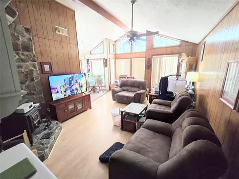Living - 178 Coral Gables, Trinity, TX 75862 photo 2 of 3