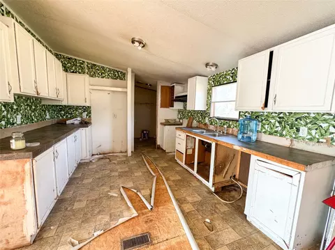 Kitchen - 105 N Avenue L, Haskell, TX 79521 photo 1 of 1