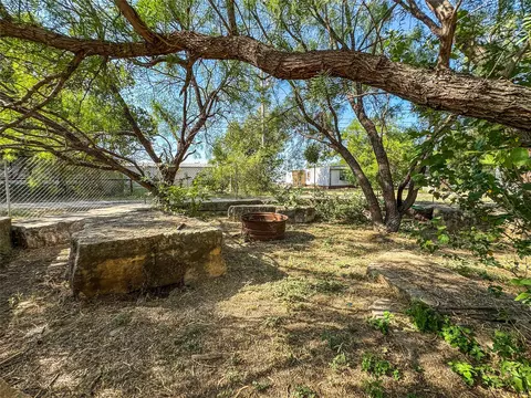 Exterior - 105 N Avenue L, Haskell, TX 79521 photo 5 of 6