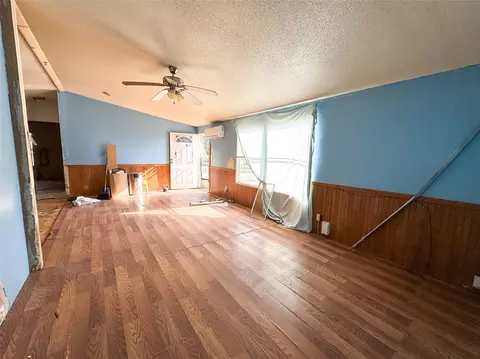 Living - 105 N Avenue L, Haskell, TX 79521 photo 2 of 2
