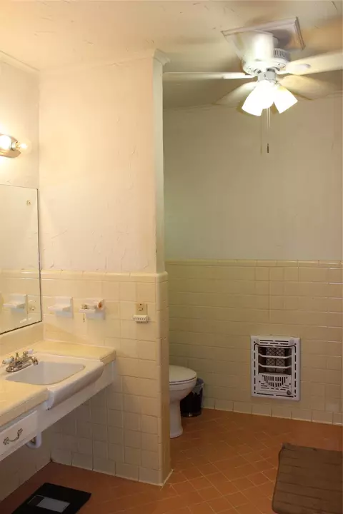 Bath - 707 Browning Dr, Springhill, LA 71075 photo 1 of 3