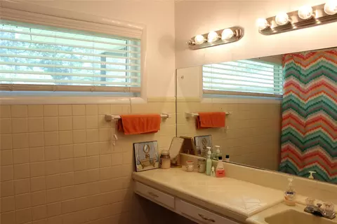 Bath - 707 Browning Dr, Springhill, LA 71075 photo 3 of 3
