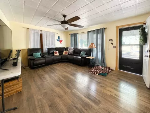 Living - 1 Avenue K E, Haskell, TX 79521 photo 2 of 3