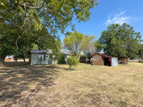 Exterior - 1 Avenue K E, Haskell, TX 79521 photo 8 of 12