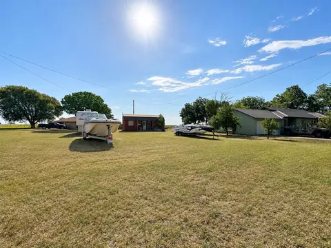 Exterior - 1 Avenue K E, Haskell, TX 79521 photo 12 of 12