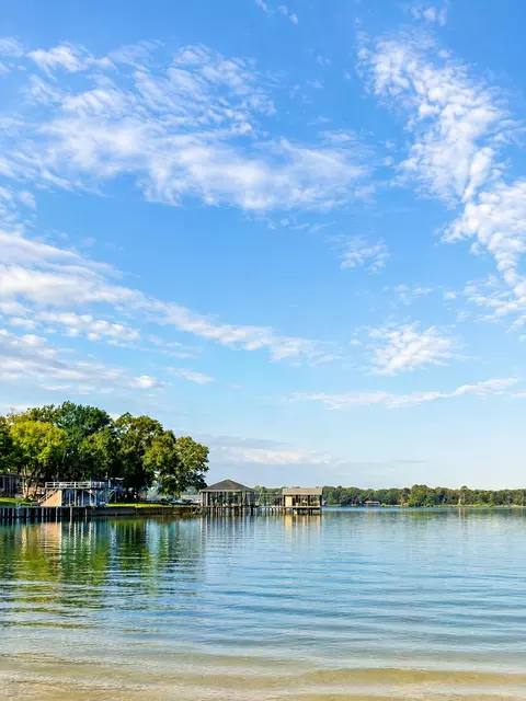 166 Oak Hills Dr, Mabank, TX 75156