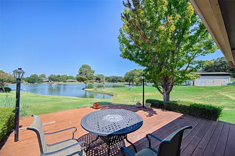 19 Country Lake Dr, Carrollton, TX 75006