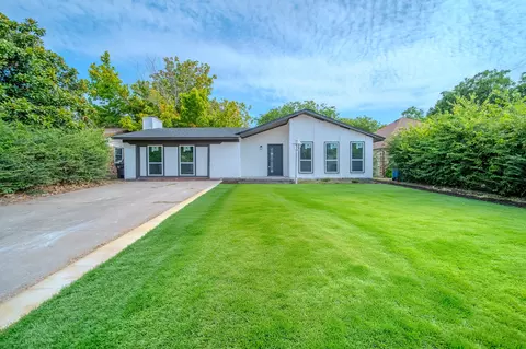 821 Lexington Dr, Lancaster, TX 75134
