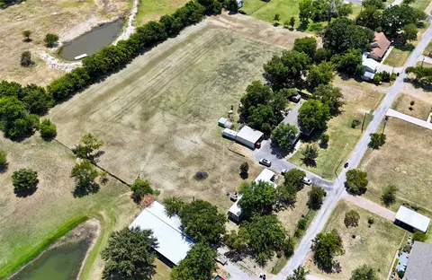 610 N 9th St, Gunter, TX 75058
