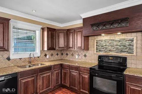 Kitchen - 911 Nella St, Minden, LA 71055 photo 3 of 6