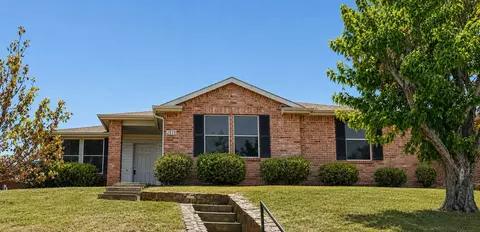 2828 Ingram Cir, Mesquite, TX 75181