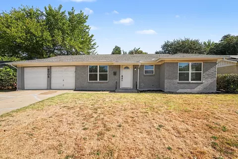 6705 Yosemite Dr, Fort Worth, TX 76112