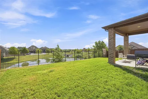 8121 Loretta Day Dr, Arlington, TX 76002
