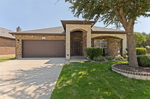 8200 Misty Water Dr, Fort Worth, TX 76131