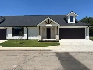 210 Ewell St, Granbury, TX 76048