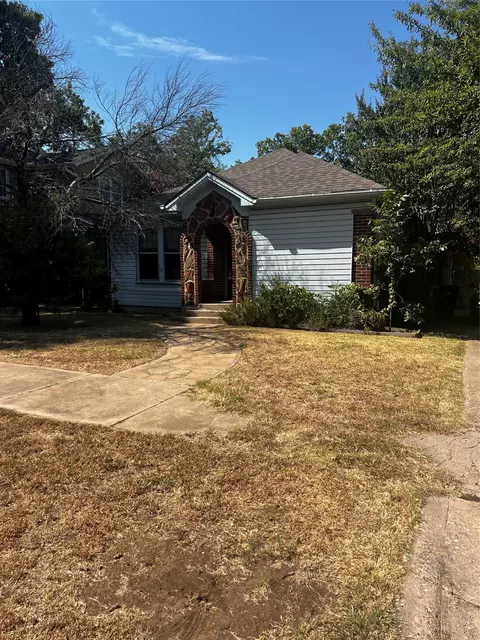 1011 W Walker St, Denison, TX 75020